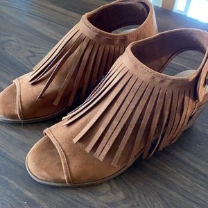 Lindsay Phillips leather open toe moc style